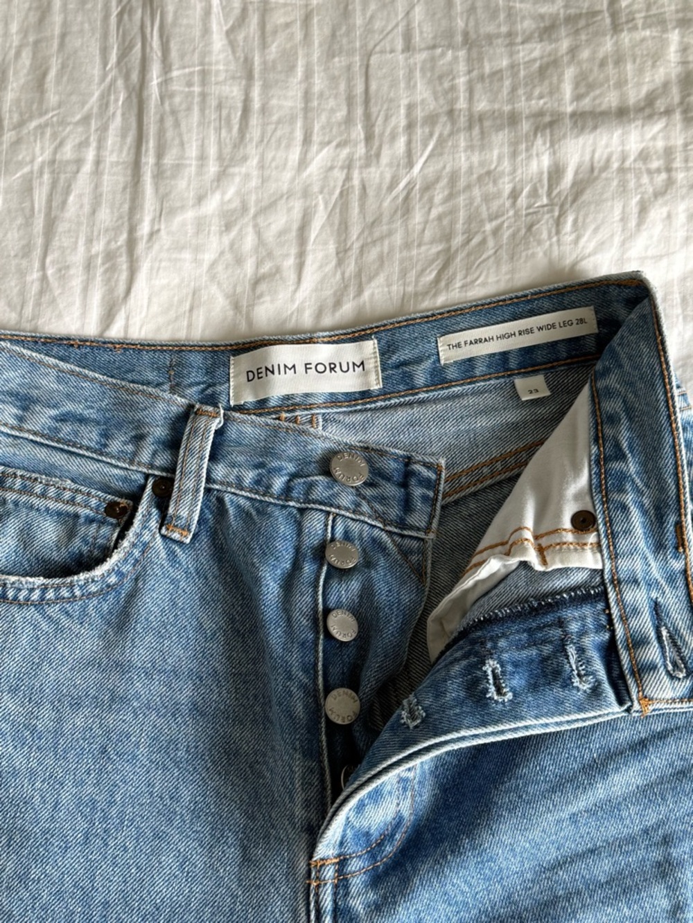 Aritzia Denim Forum “The Farrah High Rise Wide Leg 28L” - Picture 5 of 6